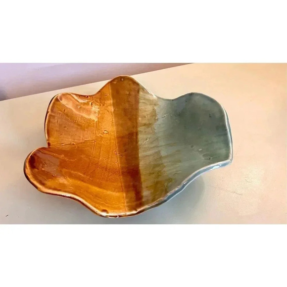 Maurice of Calif 1M-92 Art Pottery Leaf Shape Decor - Picture 3 of 7